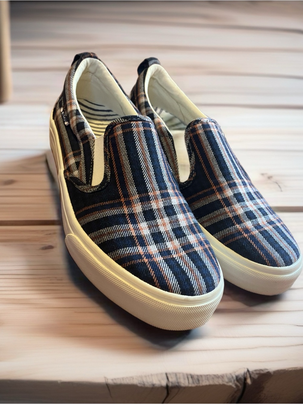 Taos Slip On Sneakers Rubber Sole Women Plaid Navy Brown Canvas Size 10